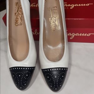 New！！！Salvatore Ferragamo Black Nero Patent Naplak Calf Wedge Heels Size 8 AAA